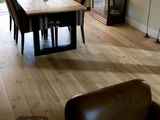 Podłoga z litego drewna a laminaty